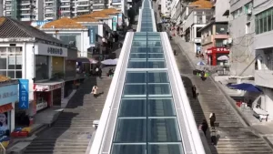 В горах Китая заработал самый высокий в мире эскалатор