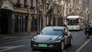 Texasda Tesla avtomibili turar joy binosiga urilishi natijasida 76 yoshli ayol vafot etdi