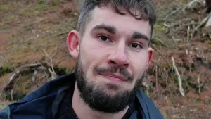 Sakkiz kun uxlamagan erkak ruhiy buzilishga uchradi