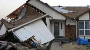 AQSHga kuchli tornado yopirildi, o‘nlab qurbonlar bor (foto)