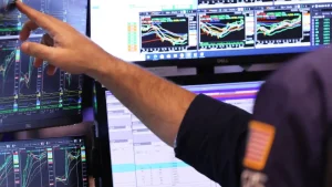 Suspicious transactions were carried out in the oil market before Trump's announcement.