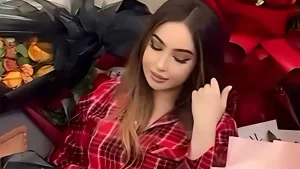 Sevinch Mo‘minova received bouquets from fans (video)