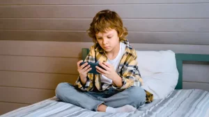 Rossiyalik bolalarning hayoti internet domiga tushib qoldimi?