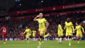 Liverpul va Tottenxem o'rtasidagi dramatik uchrashuv durang bilan yakunlandi