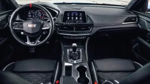 Cadillac AQSH maxsus xizmati xodimlariga mexanik uzatmali avtomobillarni boshqarishni o‘rgatadi