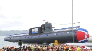 Kim Chen In inspected the construction of the atomic submarine