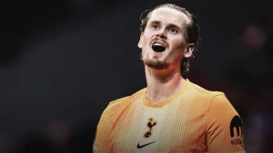 Tottenxem darvozaboni uchta golga yo'l qo'yib omadsiz o'ynadi