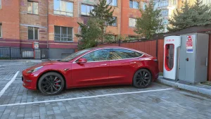Tesla quvvatlash shoxobchalari uchun masofaviy navbat tizimini joriy etdi