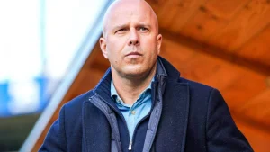 Arne Slot Stiven Jerrard tanqidlariga javob berdi