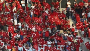 Futbolchilar maydonda chayqani qutqarib qolishdi