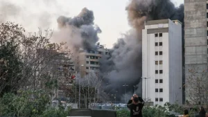 Израиль нанес мощные авиаудары по Бейруту, в результате чего погибли многие люди.