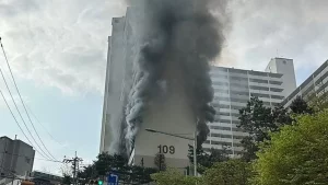 Seulda dahshatli yong‘in: erkak o‘z joniga qasd qilish uchun 21 qavatli binoga o‘t qo‘ydi