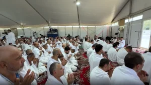 On the Arafat mountain, pilgrims from Uzbekistan prayed for victory for the Uzbekistan national team! (video)