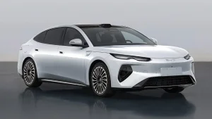 Компания BYD представит новый гибридный седан Seal 08 в Китае