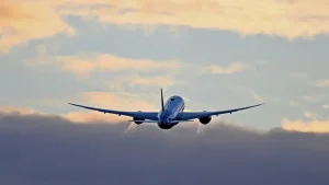 Eron uzoq tanaffusdan soong hava hududini qayta ochdi