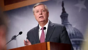Amerikalik senator Rossiyani sulhga rozi bo‘lishga chaqirdi va sanksiyalar bilan tahdid qildi