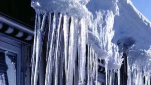 Rossiyada tomlardan qor tushishi 9 kishini hayotdan olib ketdi