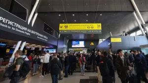 Rossiya osmonidagi havo hujumi xavfi: 350 ta reys bekor qilindi, o‘n minglab yo‘lovchilar sarson bo‘ldi