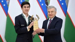 Prezident Javohir Sindorovni tarixiy g'alabasi uchun davlat mukofoti bilan taqdirladi