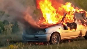 Puliyada erkak rafiqasini o‘ldirib, mashinasini yoqdi