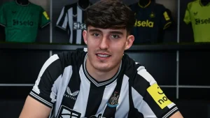 "Manchester City" offers £70 million for Livramento