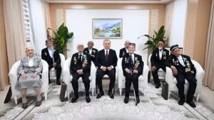 Mirziyoyev Ikkinchi jahon urushi veteranlarini tabrikladi