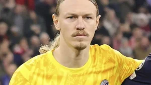 Safonov is vying for the position of main goalkeeper at PSG