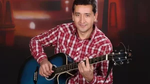 Shuhrat Daryodan "Hayot boshim silamas ko‘p" nomli go‘zal xonish (jonli ijro)