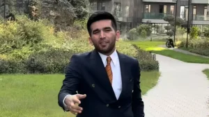 Doston Ergashevga ukasi qiymatli mashina sovg'a qildi