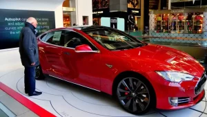 Tesla была исключена из автосалона в Канаде