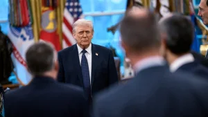 Tramp Eronning yangi rahbarini yengil vaznli siyosatchi deb baholadi