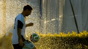 Lionel Messi boyligi bir milliard dollardan oshgan ikkinchi futbolchi bo'ldi