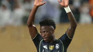 Real futbolchisi Bellingemga tug‘ilgan kun tabrigi berdi