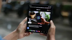 Samsung yangi buklama smartfonlarini kelasi yil iyulda taqdim etadi