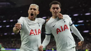"Tottenham" defeated "AZ" and reached the quarter-finals!