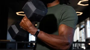 Fort presented the first screenless smart bracelet