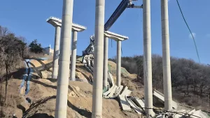 A bridge collapses in South Korea – there are victims and injured