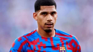 Ronald Araujo iyulda 65 million evroga xarid qilinadi