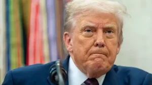 Опубликована загадочная фотография Трампа с маркировкой "Q+"
