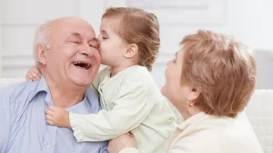 Janubiy Koreyada nevaraga qaragan bobo-buvilar oylik tolov oladi