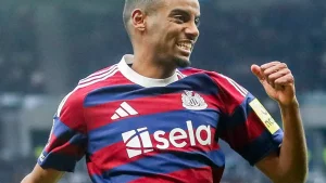 Aleksandr Isak "Liverpul"ga yozda o‘tmoqchi